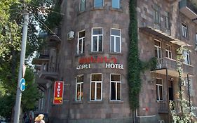 Отель Manand